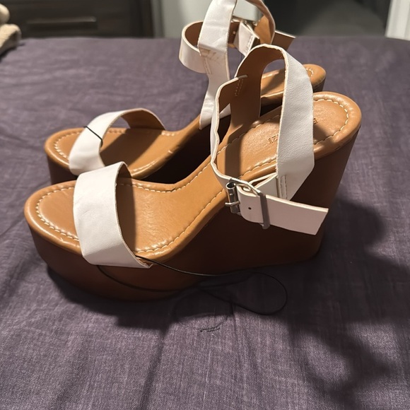 Trendy White Platform Sandals - Picture 2 of 4